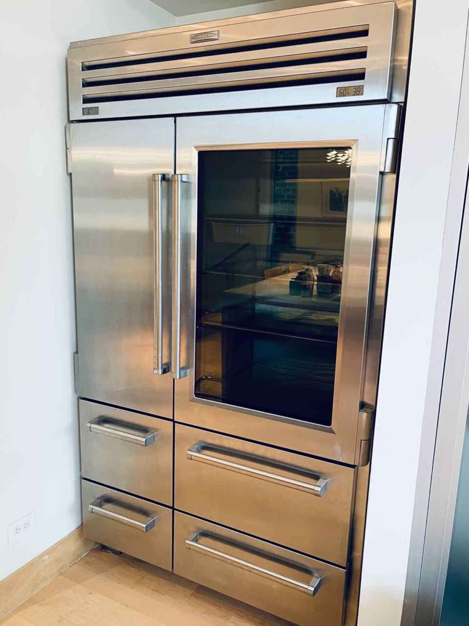 Sub-Zero refrigerator repair services available in Chicago, IL